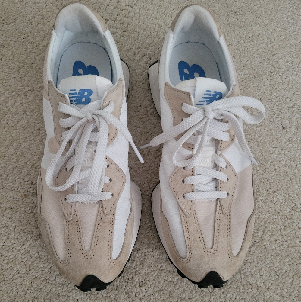 New Balance 327 sneakers Size 9 Women